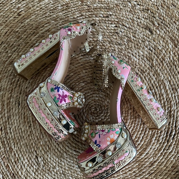 Azalea Wang Sz 7.5 Cici Pink Jeweled Platform Sandals Gold Ankle Straps EUC - Picture 6 of 8